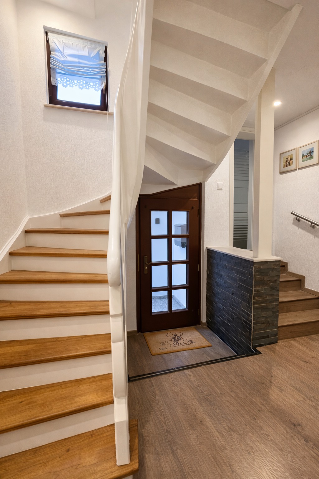 Treppe zum Obergeschoss