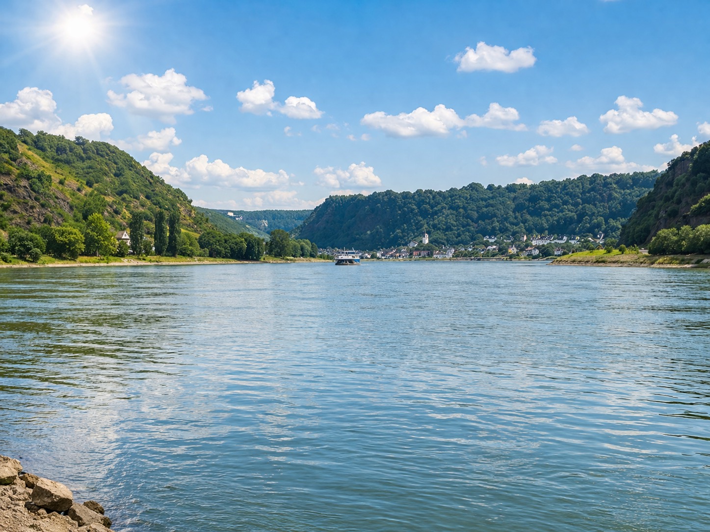 Rhein in der Nähe der Loreleyresidenz